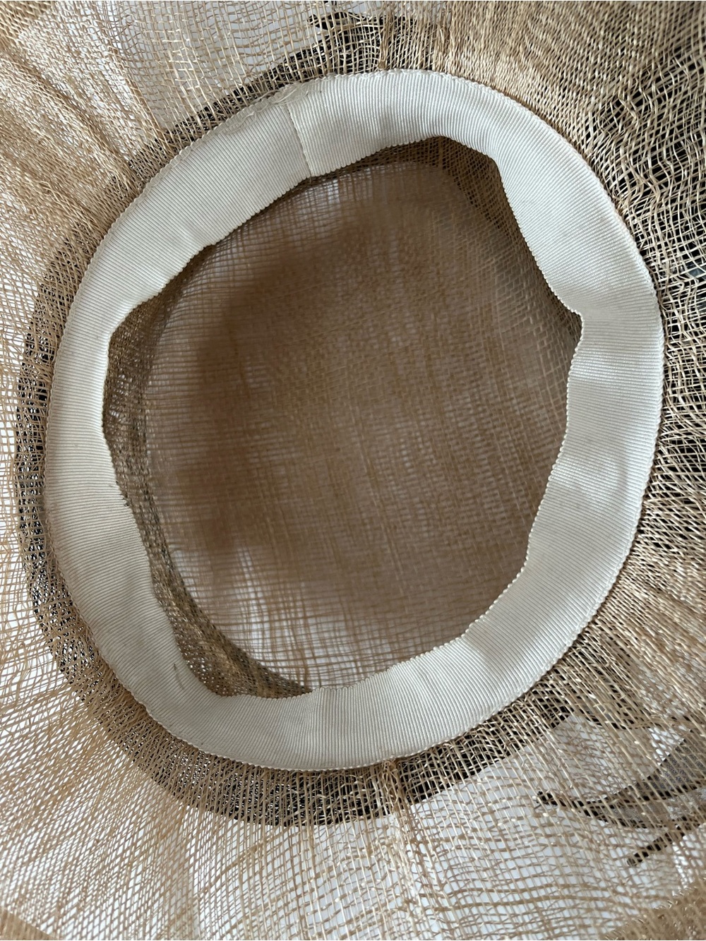 Elegant Beige Straw Derby Hat with Black Organza Trim. Good condition - Picture 3 of 6